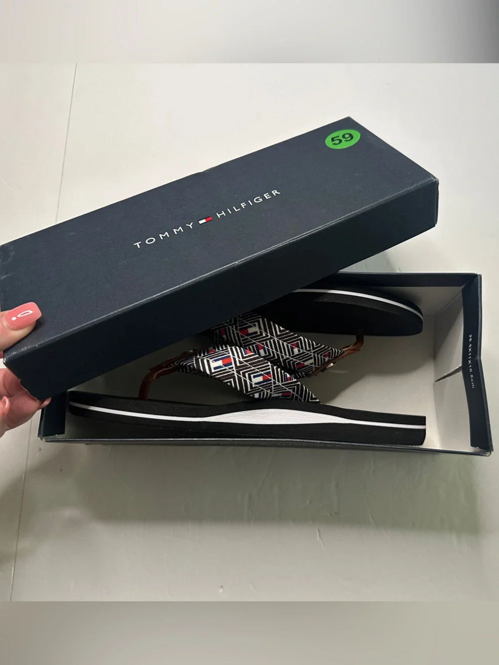 NIB Tommy Hilfiger Women's Patterned Logo Flip Flops Womens 6